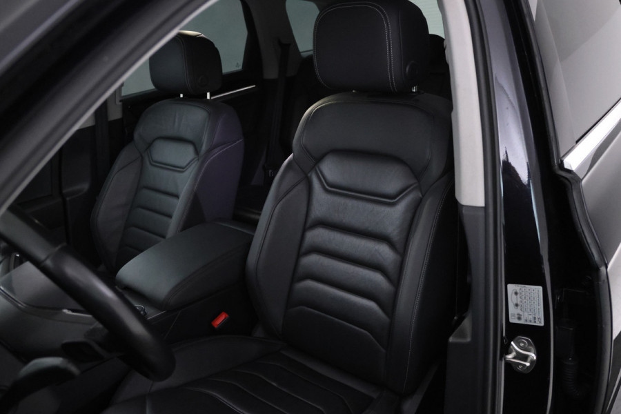 Volkswagen Touareg EHYBRID 3.0 TSi 4MOTION Panorama, Luchtvering, Climate, Volleder.