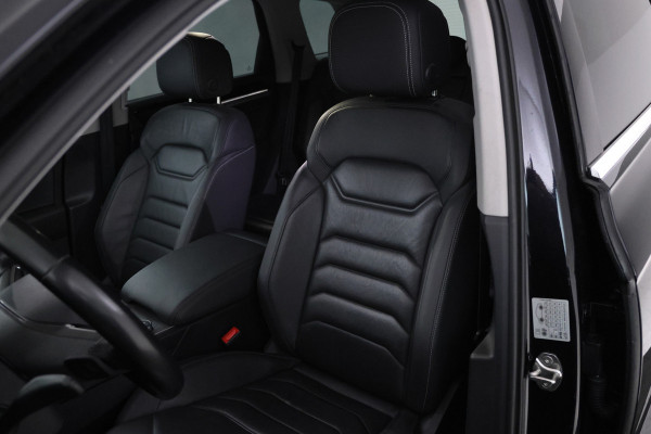 Volkswagen Touareg EHYBRID 3.0 TSi 4MOTION Panorama, Luchtvering, Climate, Volleder.