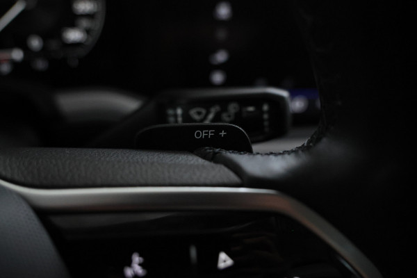 Volkswagen Touareg EHYBRID 3.0 TSi 4MOTION Panorama, Luchtvering, Climate, Volleder.