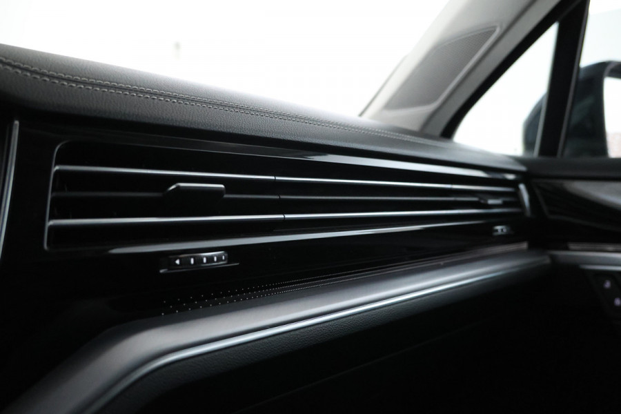 Volkswagen Touareg EHYBRID 3.0 TSi 4MOTION Panorama, Luchtvering, Climate, Volleder.