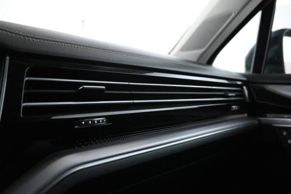 Volkswagen Touareg EHYBRID 3.0 TSi 4MOTION Panorama, Luchtvering, Climate, Volleder.