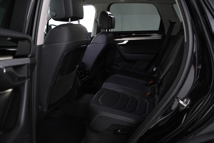 Volkswagen Touareg EHYBRID 3.0 TSi 4MOTION Panorama, Luchtvering, Climate, Volleder.