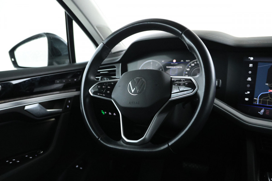 Volkswagen Touareg EHYBRID 3.0 TSi 4MOTION Panorama, Luchtvering, Climate, Volleder.