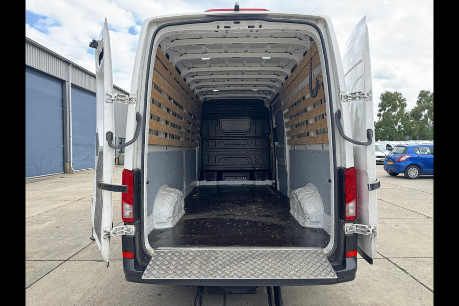 Volkswagen Crafter 35 2.0 TDI L4H3 LAADKLEP / AUTOMAAT / CAMERA / NAVI / CARPLAY