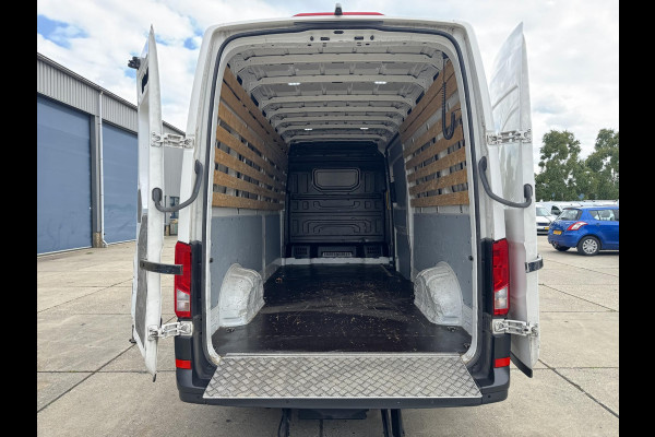 Volkswagen Crafter 35 2.0 TDI L4H3 LAADKLEP / AUTOMAAT / CAMERA / NAVI / CARPLAY