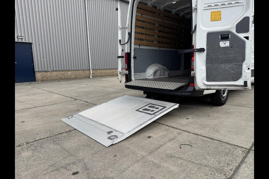 Volkswagen Crafter 35 2.0 TDI L4H3 LAADKLEP / AUTOMAAT / CAMERA / NAVI / CARPLAY