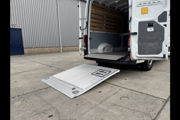 Volkswagen Crafter 35 2.0 TDI L4H3 LAADKLEP / AUTOMAAT / CAMERA / NAVI / CARPLAY