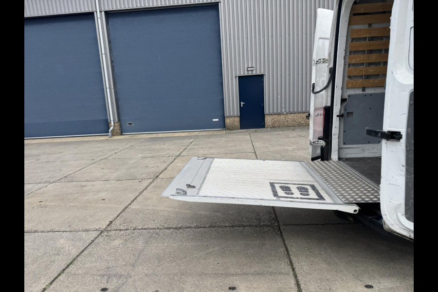 Volkswagen Crafter 35 2.0 TDI L4H3 LAADKLEP / AUTOMAAT / CAMERA / NAVI / CARPLAY