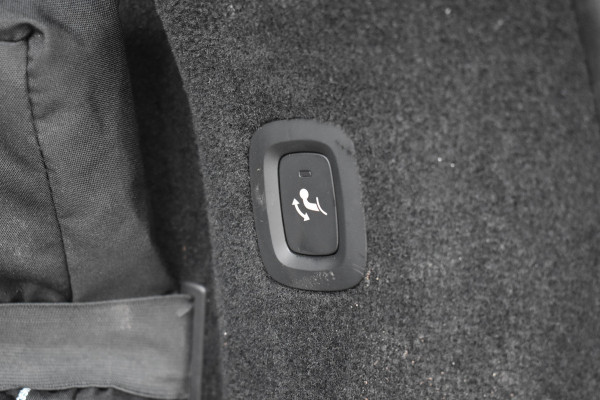 Volvo V90 Cross Country 2.0 D4 Aut. | Polestar Eng. | Trekhaak | Carplay | Navi | Stoelverwarming