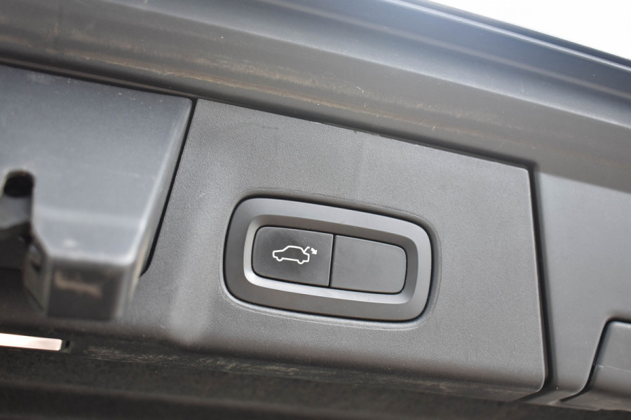 Volvo V90 Cross Country 2.0 D4 Aut. | Polestar Eng. | Trekhaak | Carplay | Navi | Stoelverwarming