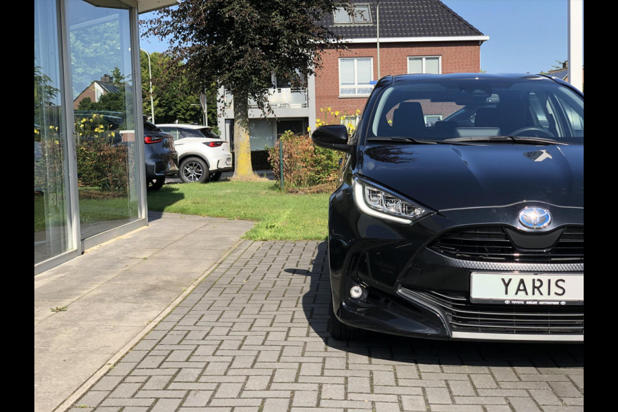 Toyota Yaris 1.5 Hybrid Dynamic Plus | Stoelverwarming, Keyless, LED, Lichtmetalen velgen, Parkeercamera, Adaptive cruise control