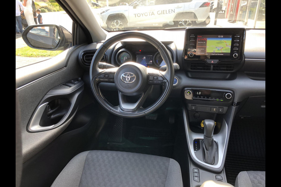 Toyota Yaris 1.5 Hybrid Dynamic Plus | Stoelverwarming, Keyless, LED, Lichtmetalen velgen, Parkeercamera, Adaptive cruise control