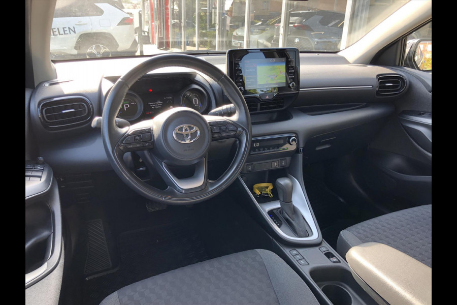 Toyota Yaris 1.5 Hybrid Dynamic Plus | Stoelverwarming, Keyless, LED, Lichtmetalen velgen, Parkeercamera, Adaptive cruise control