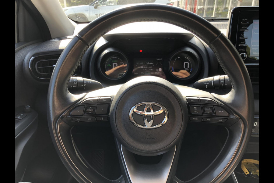 Toyota Yaris 1.5 Hybrid Dynamic Plus | Stoelverwarming, Keyless, LED, Lichtmetalen velgen, Parkeercamera, Adaptive cruise control