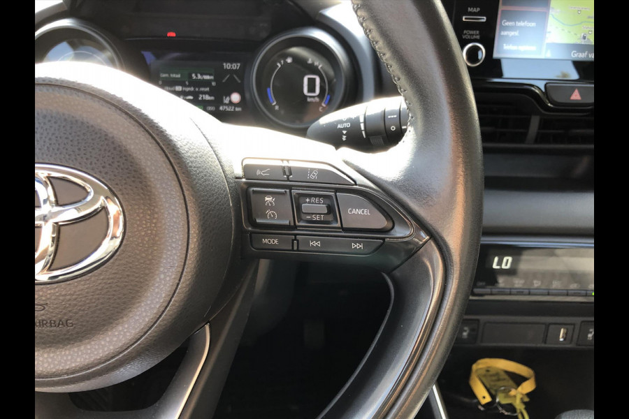 Toyota Yaris 1.5 Hybrid Dynamic Plus | Stoelverwarming, Keyless, LED, Lichtmetalen velgen, Parkeercamera, Adaptive cruise control