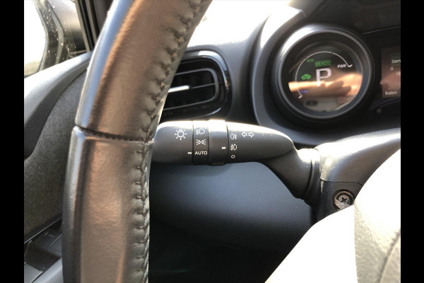 Toyota Yaris 1.5 Hybrid Dynamic Plus | Stoelverwarming, Keyless, LED, Lichtmetalen velgen, Parkeercamera, Adaptive cruise control