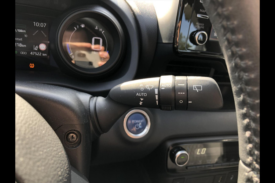 Toyota Yaris 1.5 Hybrid Dynamic Plus | Stoelverwarming, Keyless, LED, Lichtmetalen velgen, Parkeercamera, Adaptive cruise control
