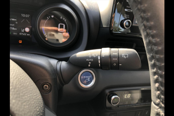 Toyota Yaris 1.5 Hybrid Dynamic Plus | Stoelverwarming, Keyless, LED, Lichtmetalen velgen, Parkeercamera, Adaptive cruise control