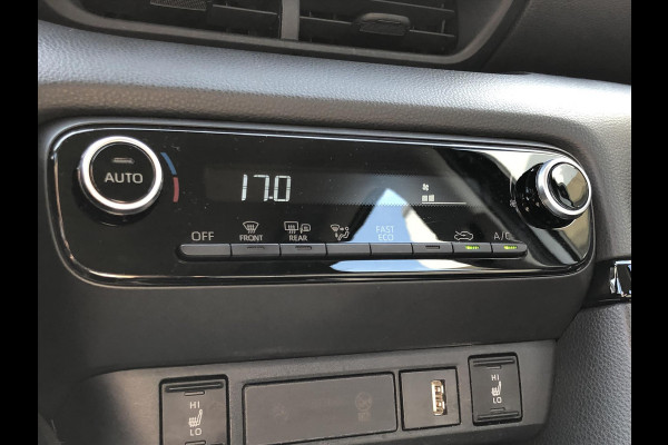 Toyota Yaris 1.5 Hybrid Dynamic Plus | Stoelverwarming, Keyless, LED, Lichtmetalen velgen, Parkeercamera, Adaptive cruise control