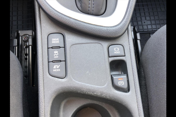 Toyota Yaris 1.5 Hybrid Dynamic Plus | Stoelverwarming, Keyless, LED, Lichtmetalen velgen, Parkeercamera, Adaptive cruise control