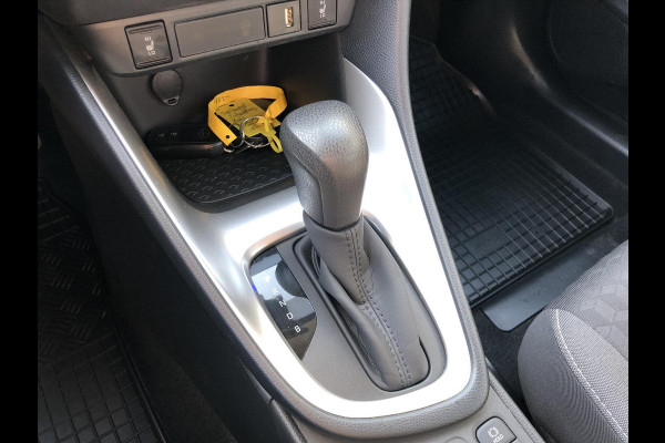 Toyota Yaris 1.5 Hybrid Dynamic Plus | Stoelverwarming, Keyless, LED, Lichtmetalen velgen, Parkeercamera, Adaptive cruise control