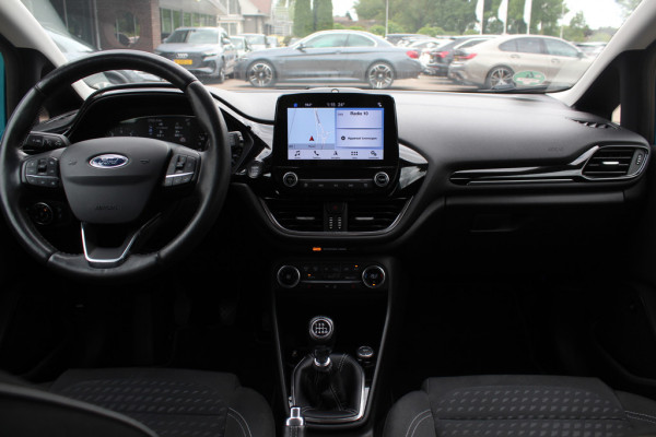 Ford Fiesta 1.0 EcoBoost Titanium / Trekhaak / Camera / Navigatie / 16'' / DAB / Getint glas / Stuur+Stoelverwarming / Cruise Control