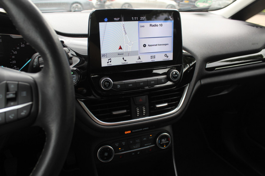 Ford Fiesta 1.0 EcoBoost Titanium / Trekhaak / Camera / Navigatie / 16'' / DAB / Getint glas / Stuur+Stoelverwarming / Cruise Control