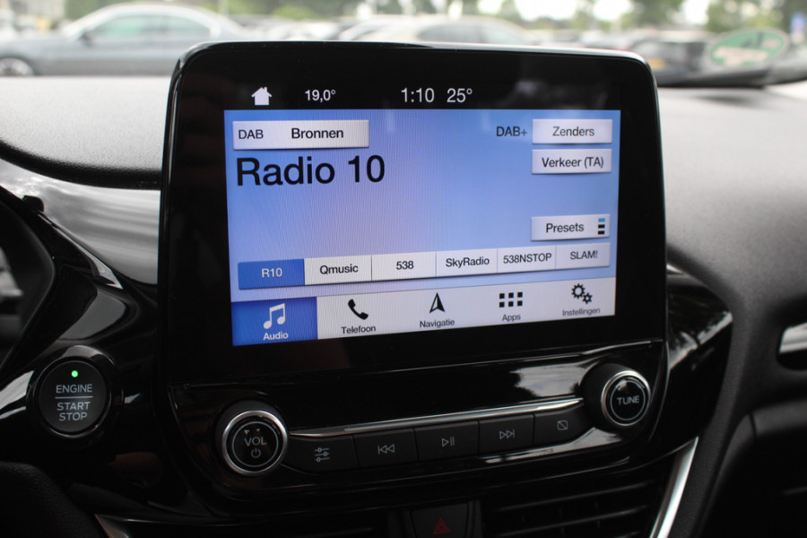 Ford Fiesta 1.0 EcoBoost Titanium / Trekhaak / Camera / Navigatie / 16'' / DAB / Getint glas / Stuur+Stoelverwarming / Cruise Control