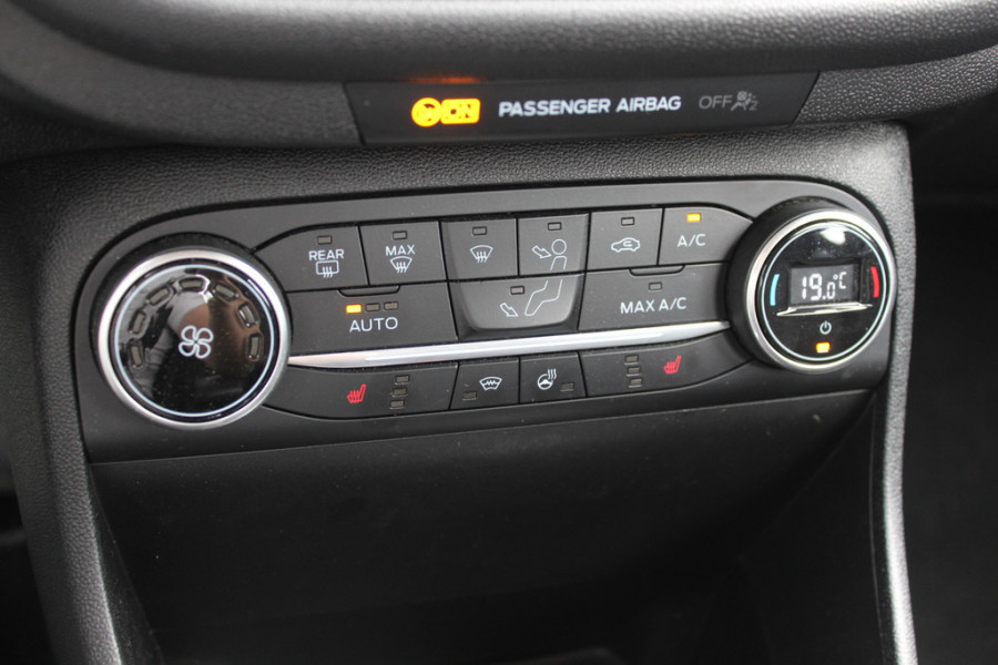 Ford Fiesta 1.0 EcoBoost Titanium / Trekhaak / Camera / Navigatie / 16'' / DAB / Getint glas / Stuur+Stoelverwarming / Cruise Control