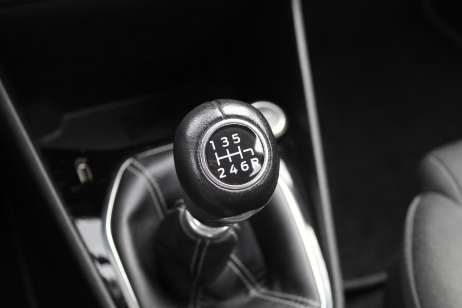 Ford Fiesta 1.0 EcoBoost Titanium / Trekhaak / Camera / Navigatie / 16'' / DAB / Getint glas / Stuur+Stoelverwarming / Cruise Control