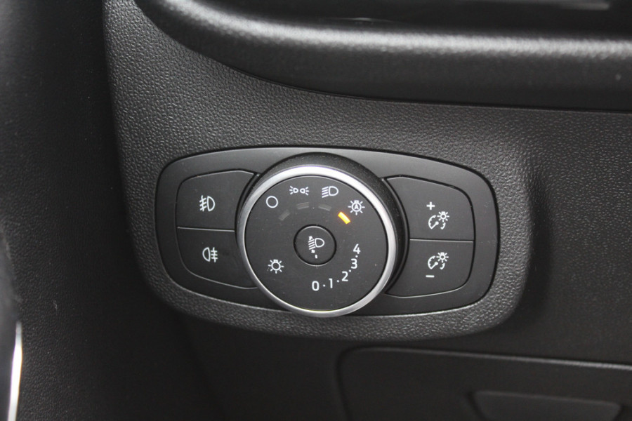 Ford Fiesta 1.0 EcoBoost Titanium / Trekhaak / Camera / Navigatie / 16'' / DAB / Getint glas / Stuur+Stoelverwarming / Cruise Control