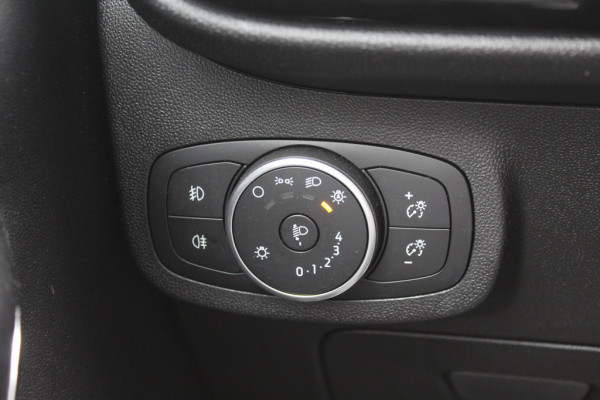 Ford Fiesta 1.0 EcoBoost Titanium / Trekhaak / Camera / Navigatie / 16'' / DAB / Getint glas / Stuur+Stoelverwarming / Cruise Control
