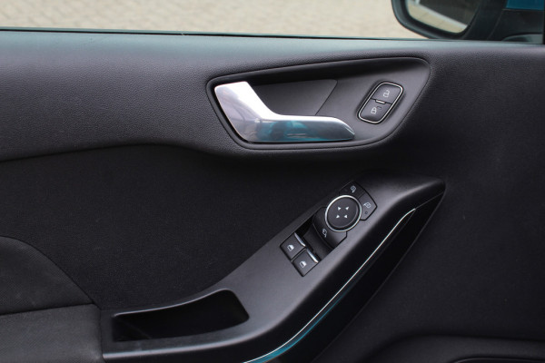 Ford Fiesta 1.0 EcoBoost Titanium / Trekhaak / Camera / Navigatie / 16'' / DAB / Getint glas / Stuur+Stoelverwarming / Cruise Control