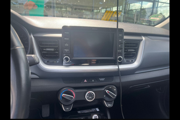 Kia Stonic 1.0 T-GDi DynamicPlusLine / Camera / Navigatie / 17'' / Keyless / Bluetooth / DAB / Cruise Control