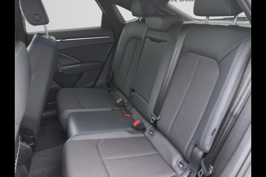 Audi Q3 Sportback 45 TFSI e S-LINE ** LED, VIRTUAL, SONOS SOUND, OPTIK SCHWARZ, 20-inch LMV ** 1e EIG - UNFALLFREI ** ** INFORMEER OOK NAAR ONZE AANTREKKELIJKE FINANCIAL-LEASE TARIEVEN **