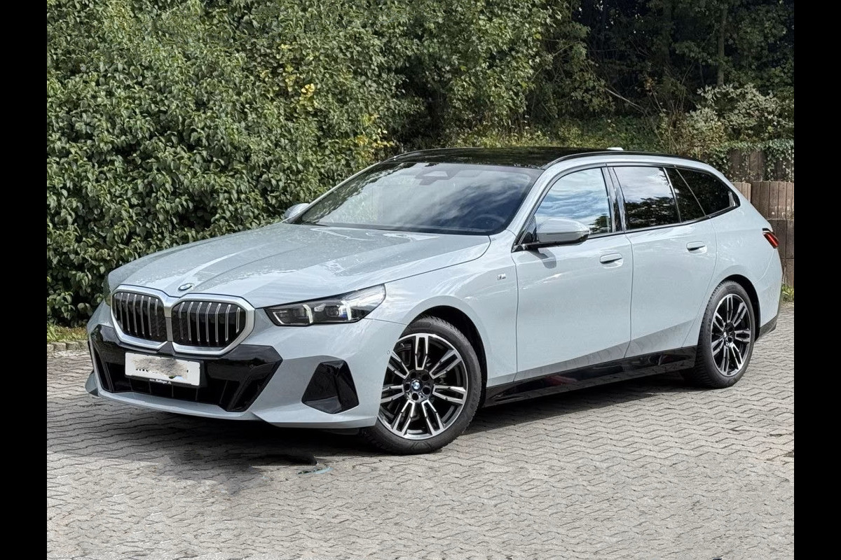 BMW 5 Serie Touring 520iA M-SPORT ** ADAPT. LED, LEDER, PANORAMA, TREKH, H&K SOUND, DR. ASS+ ** 1e EIG - UNFALLFREI ** ** INFORMEER OOK NAAR ONZE AANTREKKELIJKE FINANCIAL-LEASE TARIEVEN ** BMW 5 Serie Touring 520iA M-SPORT ** ADAPT. LED, LEDER, PANORAMA, TREKH, H&K SOUND, DR. ASS+ ** 1e EIG - UNFALLFREI ** ** INFORMEER OOK NAAR ONZE AANTREKKELIJKE FINANCIAL-LEASE TARIEVEN **