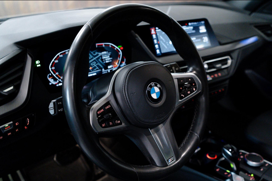 BMW 1-serie 118i High Executive M-Sport Pano|Sfeer|Dealer onderhouden