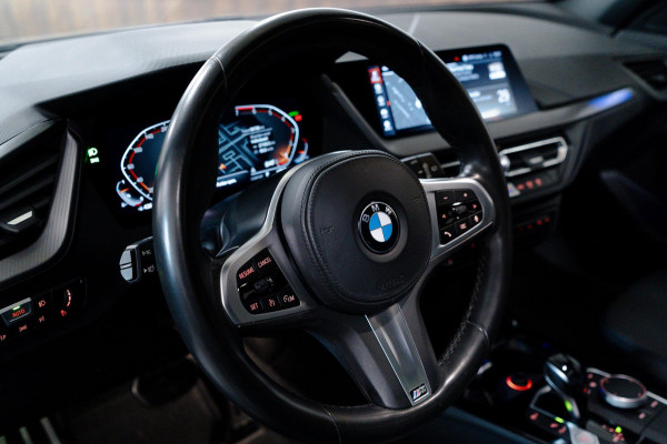 BMW 1-serie 118i High Executive M-Sport Pano|Sfeer|Dealer onderhouden