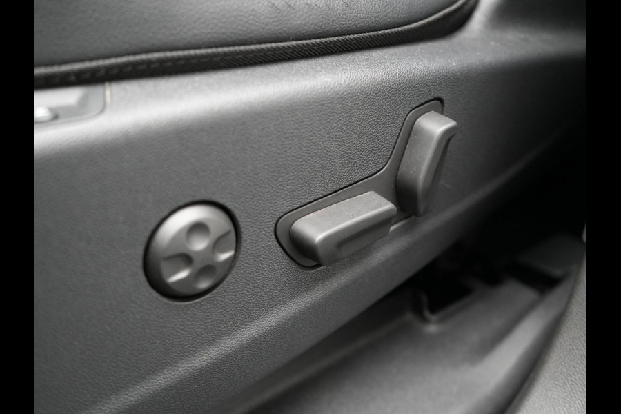 Opel Grandland Turbo 4x4 Ultimate Plug In Hybrid 300pk PHEV | Trekhaak Afneembaar | Adaptive Cruise | 360 Camera | Lederen Sportstoelen Memory & Ventilatie | Apple Carplay | Navigatie | Verwarmd Stuur & Stoel | Virtual | DAB |