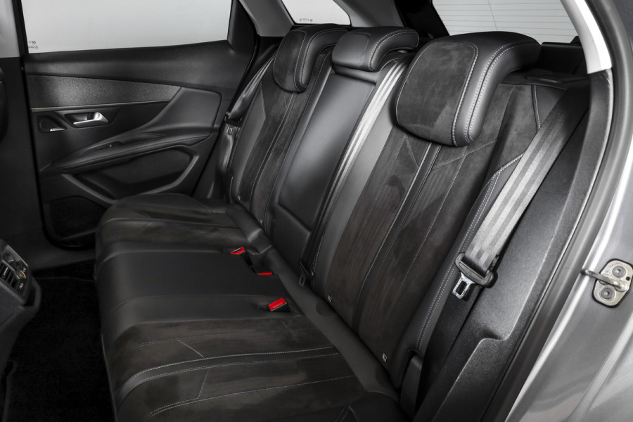 Peugeot 3008 1.2 PureTech Crossway 130 PK - Automaat | S/K-Panodak | Dig. Cockpit | Adapt. Cruise | PDC | Camera | NAV + App. Connect | ECC | Elek. Klep | DAB | LM 18" |