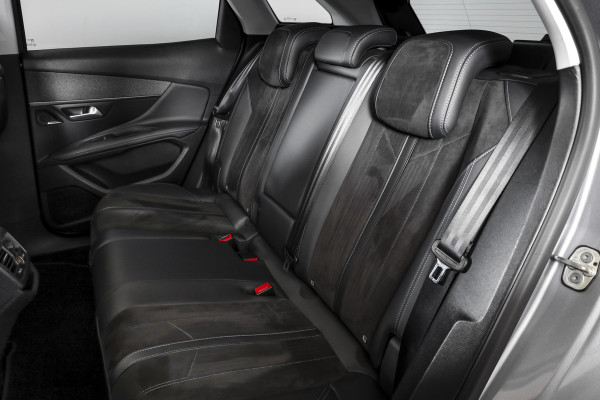 Peugeot 3008 1.2 PureTech Crossway 130 PK - Automaat | S/K-Panodak | Dig. Cockpit | Adapt. Cruise | PDC | Camera | NAV + App. Connect | ECC | Elek. Klep | DAB | LM 18" |