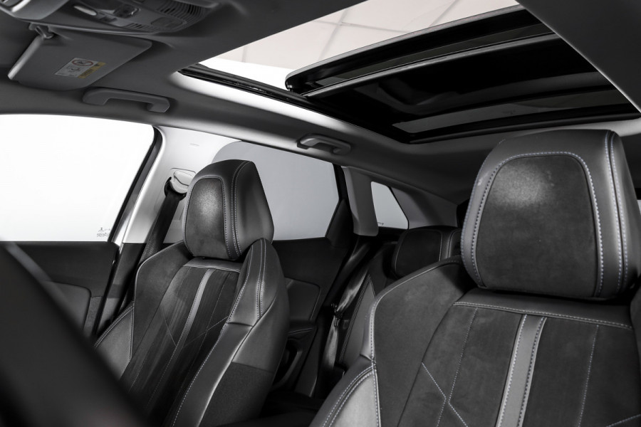 Peugeot 3008 1.2 PureTech Crossway 130 PK - Automaat | S/K-Panodak | Dig. Cockpit | Adapt. Cruise | PDC | Camera | NAV + App. Connect | ECC | Elek. Klep | DAB | LM 18" |