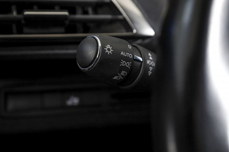 Peugeot 3008 1.2 PureTech Crossway 130 PK - Automaat | S/K-Panodak | Dig. Cockpit | Adapt. Cruise | PDC | Camera | NAV + App. Connect | ECC | Elek. Klep | DAB | LM 18" |