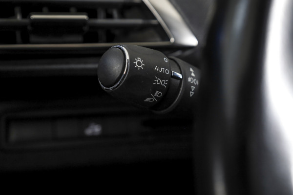 Peugeot 3008 1.2 PureTech Crossway 130 PK - Automaat | S/K-Panodak | Dig. Cockpit | Adapt. Cruise | PDC | Camera | NAV + App. Connect | ECC | Elek. Klep | DAB | LM 18" |