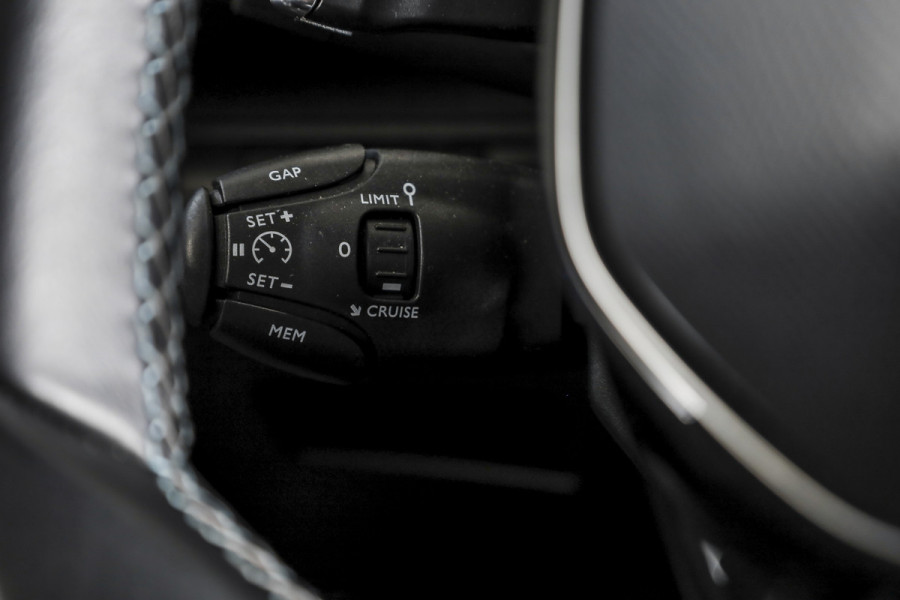 Peugeot 3008 1.2 PureTech Crossway 130 PK - Automaat | S/K-Panodak | Dig. Cockpit | Adapt. Cruise | PDC | Camera | NAV + App. Connect | ECC | Elek. Klep | DAB | LM 18" |