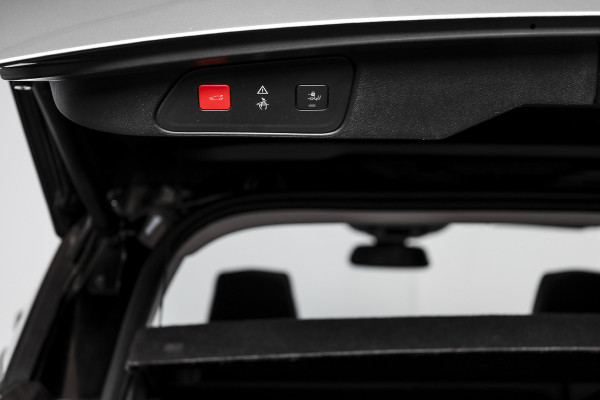 Peugeot 3008 1.2 PureTech Crossway 130 PK - Automaat | S/K-Panodak | Dig. Cockpit | Adapt. Cruise | PDC | Camera | NAV + App. Connect | ECC | Elek. Klep | DAB | LM 18" |