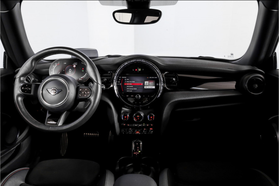 MINI Mini 2.0 Cooper S John Cooper Works 180 PK | S/K Panodak | Dig.Cockpit | Adapt.Cruise | Stoelverw. | Camera+PDC | NAV+App.Connect | Auto.Airco | LM 17" |