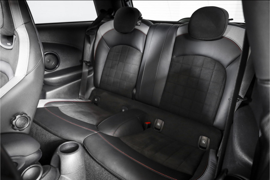 MINI Mini 2.0 Cooper S John Cooper Works 180 PK | S/K Panodak | Dig.Cockpit | Adapt.Cruise | Stoelverw. | Camera+PDC | NAV+App.Connect | Auto.Airco | LM 17" |