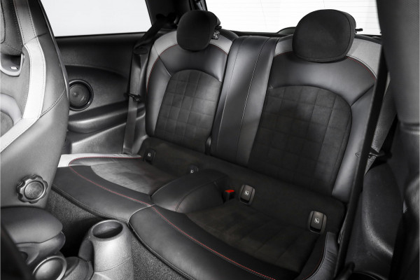 MINI Mini 2.0 Cooper S John Cooper Works 180 PK | S/K Panodak | Dig.Cockpit | Adapt.Cruise | Stoelverw. | Camera+PDC | NAV+App.Connect | Auto.Airco | LM 17" |