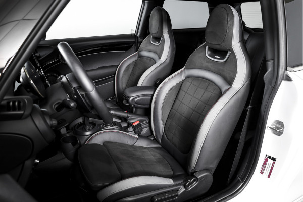 MINI Mini 2.0 Cooper S John Cooper Works 180 PK | S/K Panodak | Dig.Cockpit | Adapt.Cruise | Stoelverw. | Camera+PDC | NAV+App.Connect | Auto.Airco | LM 17" |